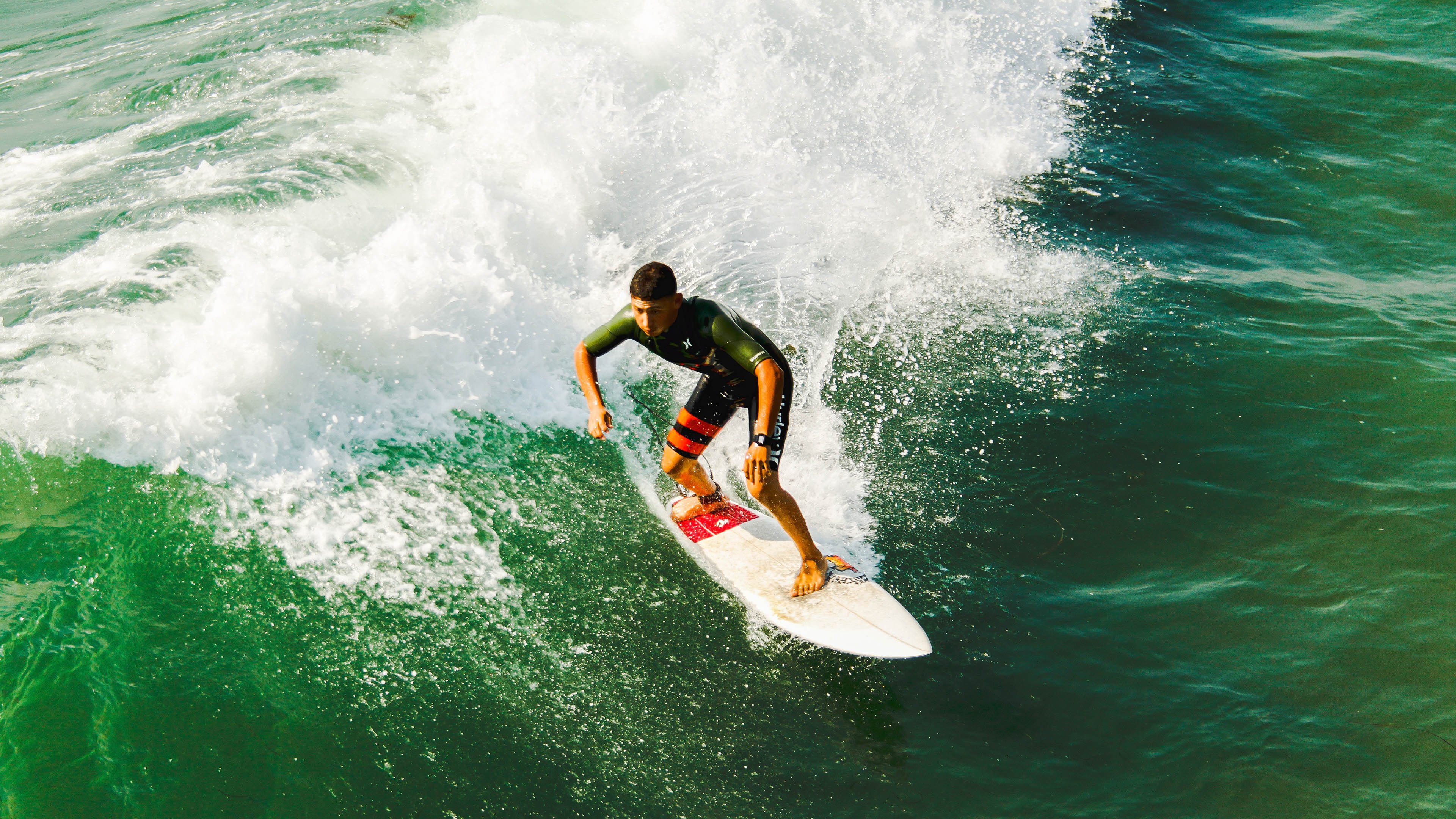 浓眉数据全面爆炸，马刺血拼独行侠，一场西部狂野之夜的启示