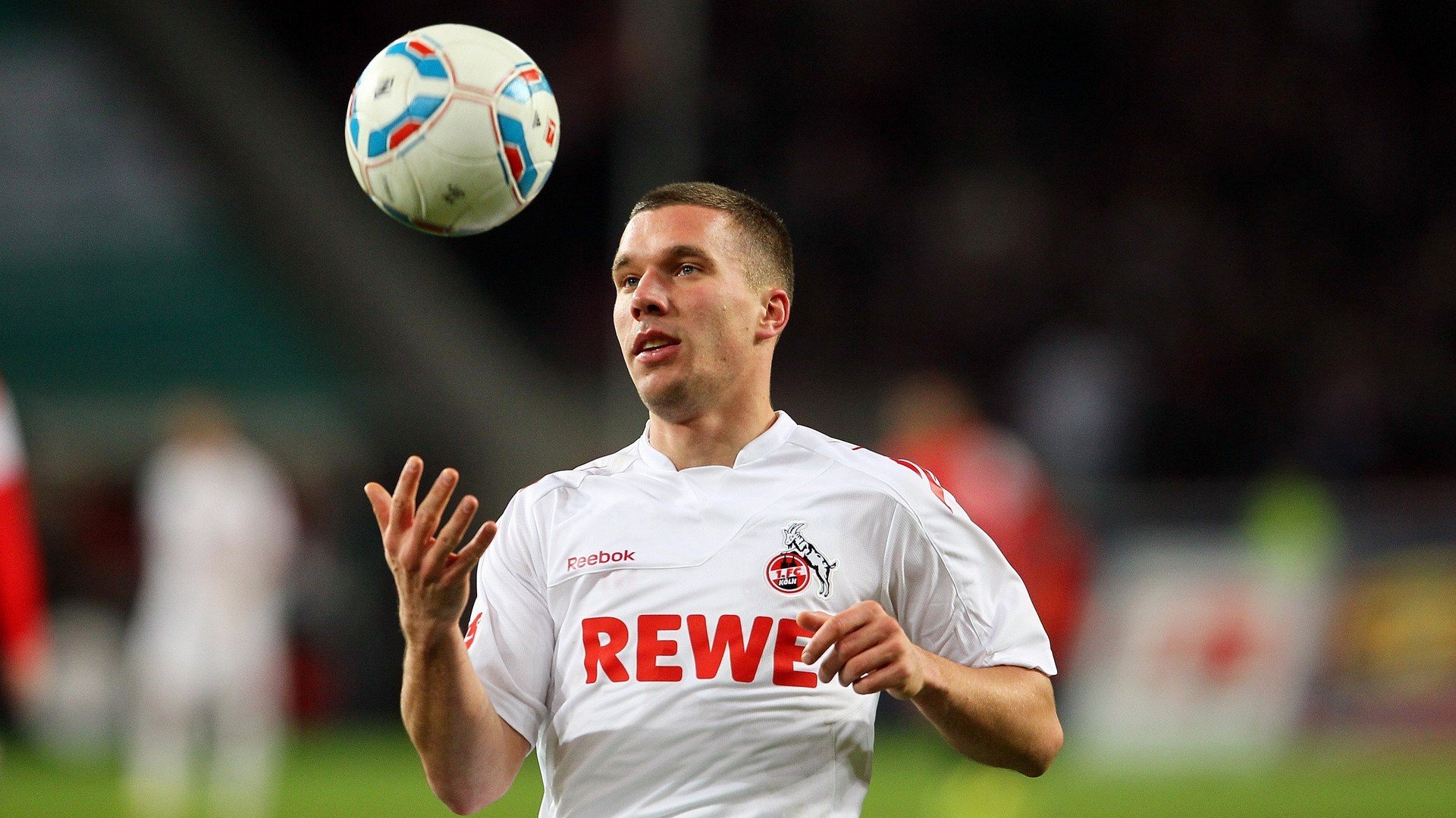 跨越山海的双重奏,当那不勒斯之刃斩落黄潜,门迪在金色风暴中加冕