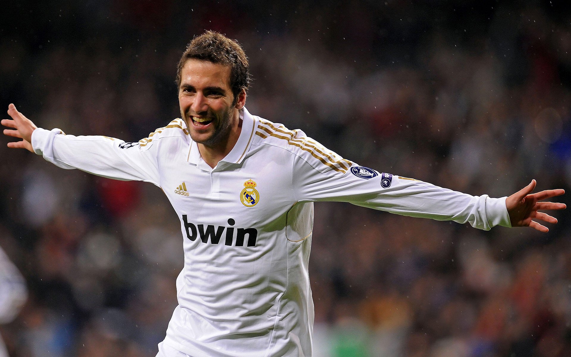 赛道之外，绿茵之上，维尼修斯关键进球定乾坤的F1年度争冠之夜